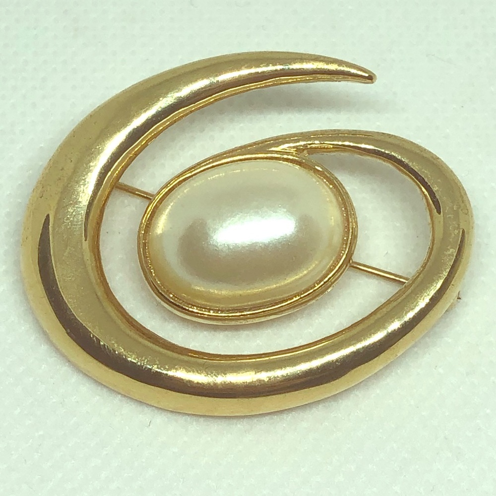 Monet gold tone faux pearl swirl pin brooch
